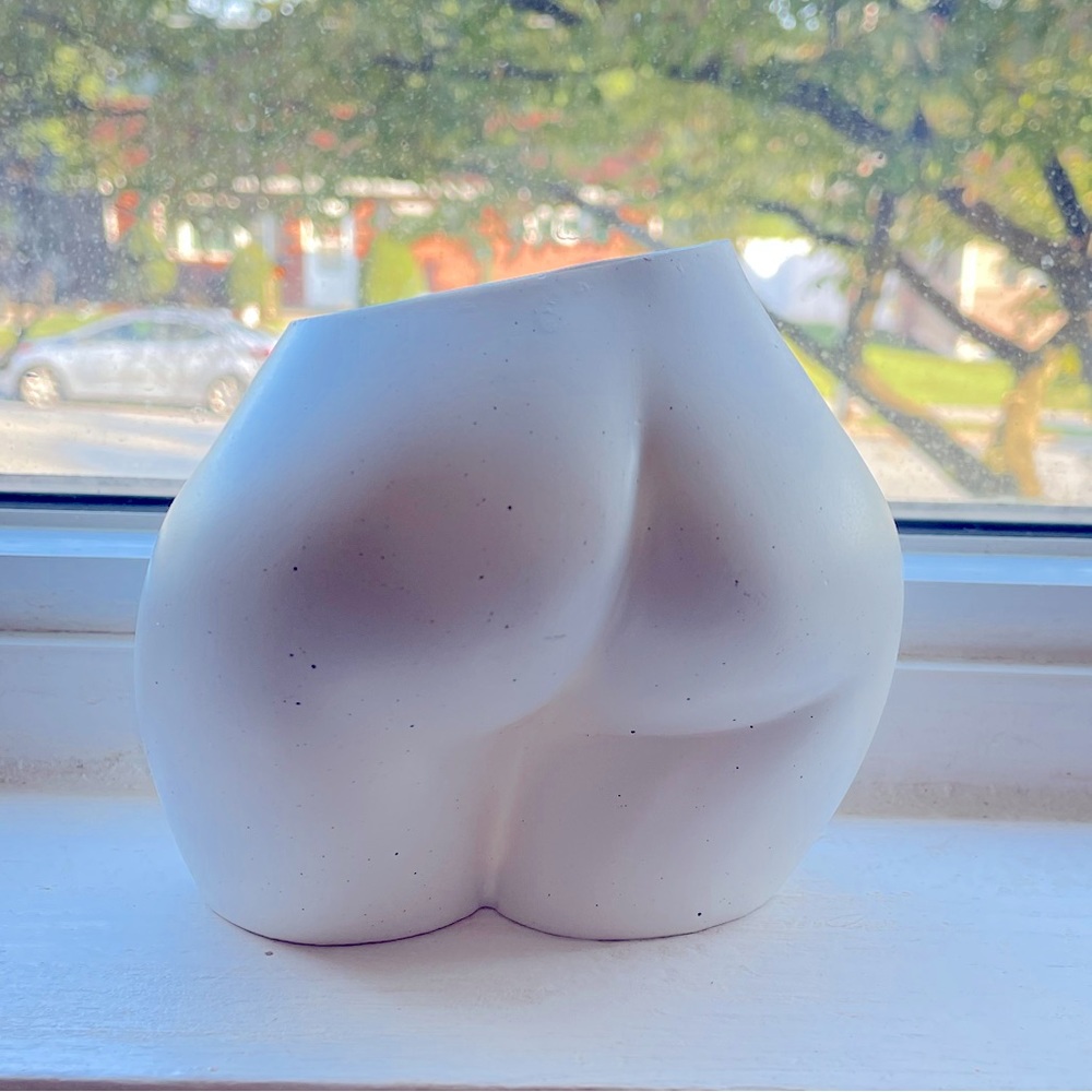 Lower-half Human Likeness Planter - Picture 2 of 4